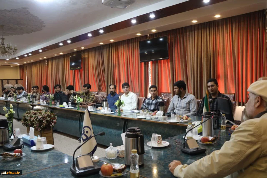 نشست صمیمی ریاست، مسئولین و دانشجویان دانشگاه فرهنگیان استان اصفهان با استاد برجسته هنر و نگارگری، استاد مجید صادق زاده
 2