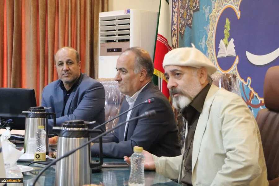 نشست صمیمی ریاست، مسئولین و دانشجویان دانشگاه فرهنگیان استان اصفهان با استاد برجسته هنر و نگارگری، استاد مجید صادق زاده
 4