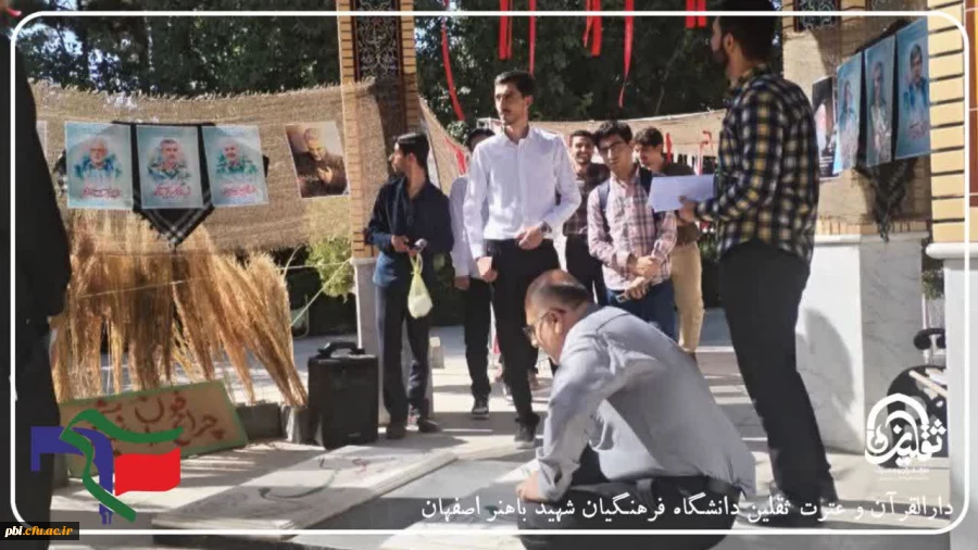 بازدید مسئولین دانشگاه از نمایشگاه طوفان الاقصی در روز اول برگزاری 4